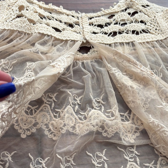 Delicate Crochet & Lace Cream Camisole - Picture 3 of 3